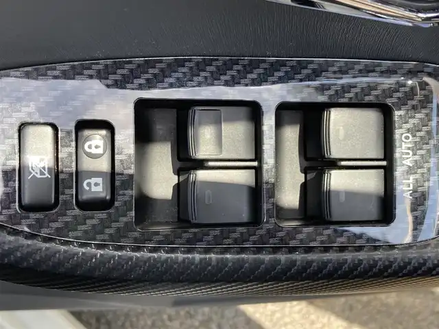 トヨタ プリウス S ツーリングセレクション 静岡県 2011(平23)年 9.1万km ホワイトパールクリスタルシャイン (株)IDOMが運営する【じしゃロン焼津店】の自社ローン専用車両になります。こちらは現金またはオートローンご利用時の価格です。自社ローンご希望の方は別途その旨お申付け下さい　/社外SDナビ/（ワンセグTV/CD）/ETC/純正アルミホイール/HIDヘッドライト/オートライト/プッシュスタート＆スマートキー