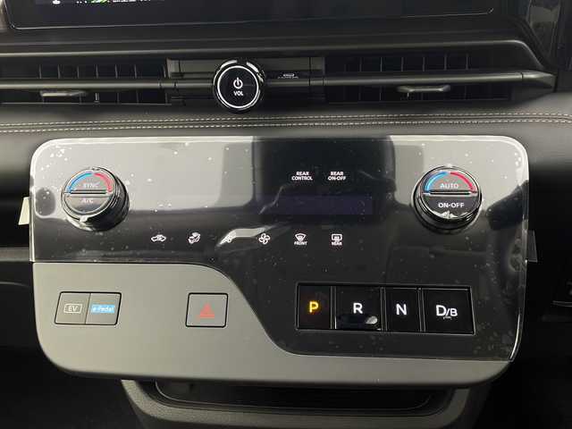 日産 セレナ e－パワー ハイウェイスター V 栃木県 2025(令7)年 0.1千km プリズムホワイト 登録済み未使用車/純正ナビ12.3インチ/（BT/フルセグ/USB/AM/FM）/全周囲カメラ/両側パワースライドドア/衝突軽減システム/車線逸脱抑制機能/レーダークルーズコントロール/駐車支援/先行車発進お知らせ/標識認識機能/ETC2.0/ワイヤレス充電/インテリジェントルームミラー/ブラインドスポットモニター/純正アルミホイール/ステアリングスイッチ/プッシュスタート/スマートキー/スペアキー