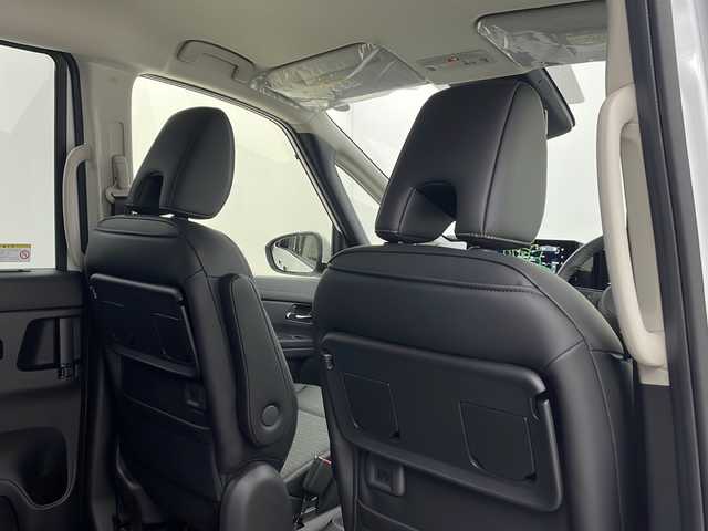 日産 セレナ e－パワー ハイウェイスター V 栃木県 2025(令7)年 0.1千km プリズムホワイト 登録済み未使用車/純正ナビ12.3インチ/（BT/フルセグ/USB/AM/FM）/全周囲カメラ/両側パワースライドドア/衝突軽減システム/車線逸脱抑制機能/レーダークルーズコントロール/駐車支援/先行車発進お知らせ/標識認識機能/ETC2.0/ワイヤレス充電/インテリジェントルームミラー/ブラインドスポットモニター/純正アルミホイール/ステアリングスイッチ/プッシュスタート/スマートキー/スペアキー