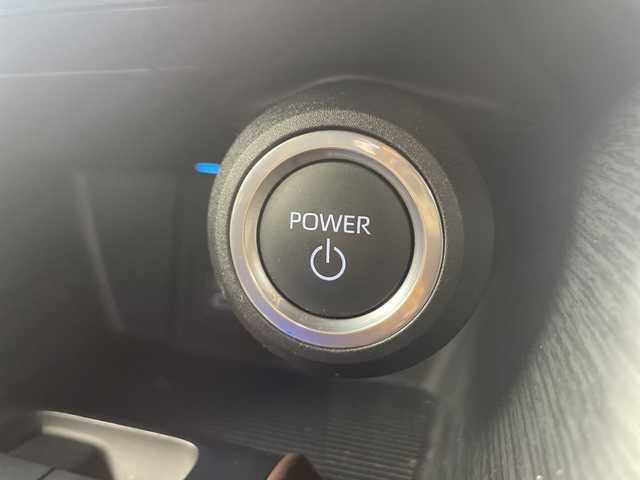 トヨタ ハリアー ハイブリッド Z 愛知県 2023(令5)年 4.4万km プレシャスブラックパール 純正12.3インチナビ/パノラミックビューモニター/調光パノラマルーフ(電動シェード)/ハーフレザーシート/JBLサウンド/フルセグTV/Bluetooth・USB・AppleCarPlay・AndroidAuto/HDMI/ETC2.0/AC100V・1500Wコンセント/デジタルインナーミラー/カラーヘッドアップディスプレイ/パワーバックドア/トヨタセーフティセンス/プリクラッシュセーフティ/レーントレーシングアシスト/レーダークルーズコントロール/アダプティブハイビームシステム/ロードサインアシスト/ドライバー異常時対応システム/先行車発進告知/横滑り防止/ヒルスタートアシスト/PKSB/BSM/車両接近通報/LEDヘッドライト/オートライト/フロントフォグランプ/オート格納ミラー/運転席パワーシート/運転席電動ランバーサポート/オートチルトアウェイ&リターン機能/ナノイーX/純正フロアマット/純正ラゲッジルームシート/充電用USB端子(TypeC)/純正19インチアルミホイール(スーパークロームメタリック塗装)