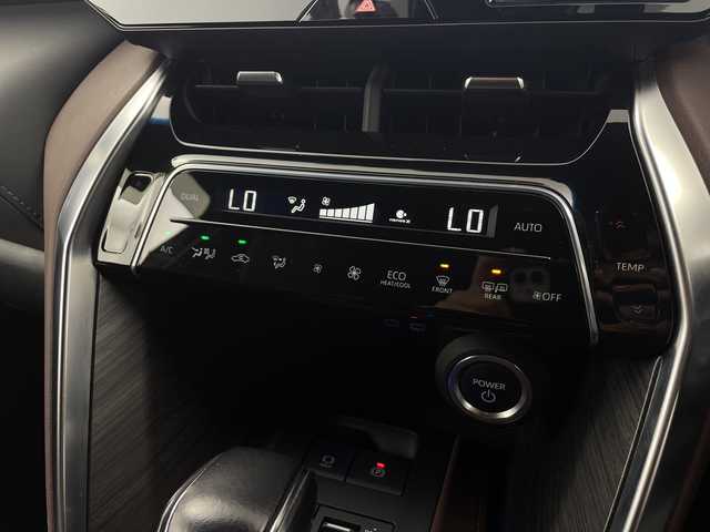 トヨタ ハリアー ハイブリッド Z 愛知県 2023(令5)年 4.4万km プレシャスブラックパール 純正12.3インチナビ/パノラミックビューモニター/調光パノラマルーフ(電動シェード)/ハーフレザーシート/JBLサウンド/フルセグTV/Bluetooth・USB・AppleCarPlay・AndroidAuto/HDMI/ETC2.0/AC100V・1500Wコンセント/デジタルインナーミラー/カラーヘッドアップディスプレイ/パワーバックドア/トヨタセーフティセンス/プリクラッシュセーフティ/レーントレーシングアシスト/レーダークルーズコントロール/アダプティブハイビームシステム/ロードサインアシスト/ドライバー異常時対応システム/先行車発進告知/横滑り防止/ヒルスタートアシスト/PKSB/BSM/車両接近通報/LEDヘッドライト/オートライト/フロントフォグランプ/オート格納ミラー/運転席パワーシート/運転席電動ランバーサポート/オートチルトアウェイ&リターン機能/ナノイーX/純正フロアマット/純正ラゲッジルームシート/充電用USB端子(TypeC)/純正19インチアルミホイール(スーパークロームメタリック塗装)