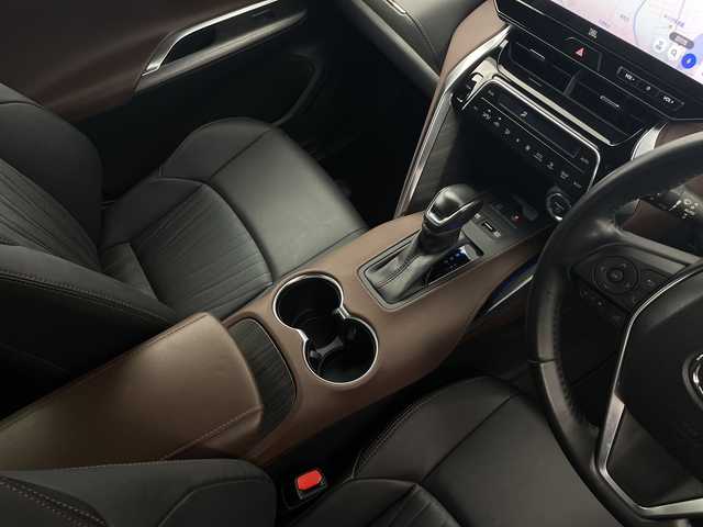 トヨタ ハリアー ハイブリッド Z 愛知県 2023(令5)年 4.4万km プレシャスブラックパール 純正12.3インチナビ/パノラミックビューモニター/調光パノラマルーフ(電動シェード)/ハーフレザーシート/JBLサウンド/フルセグTV/Bluetooth・USB・AppleCarPlay・AndroidAuto/HDMI/ETC2.0/AC100V・1500Wコンセント/デジタルインナーミラー/カラーヘッドアップディスプレイ/パワーバックドア/トヨタセーフティセンス/プリクラッシュセーフティ/レーントレーシングアシスト/レーダークルーズコントロール/アダプティブハイビームシステム/ロードサインアシスト/ドライバー異常時対応システム/先行車発進告知/横滑り防止/ヒルスタートアシスト/PKSB/BSM/車両接近通報/LEDヘッドライト/オートライト/フロントフォグランプ/オート格納ミラー/運転席パワーシート/運転席電動ランバーサポート/オートチルトアウェイ&リターン機能/ナノイーX/純正フロアマット/純正ラゲッジルームシート/充電用USB端子(TypeC)/純正19インチアルミホイール(スーパークロームメタリック塗装)