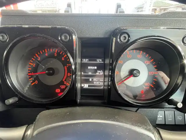 スズキ ジムニー XC 大阪府 2021(令3)年 1万km ジャングルグリーン 5MT/純正8型ナビ フルセグTV CD DVD BT/バックカメラ/ETC/前後ドラレコ/スマートキー 2個/衝突被害軽減ブレーキ/クルーズコントロール/レーンアシスト/オートマチックハイビーム/LEDオートヘッドライト/フォグライト/背面タイヤ/ステアリングリモコン/シートヒーター/ダウンヒルアシストコントロール/革巻きステアリング/W サイド カーテン エアバッグ/保証書 取説 ナビ取説/禁煙車