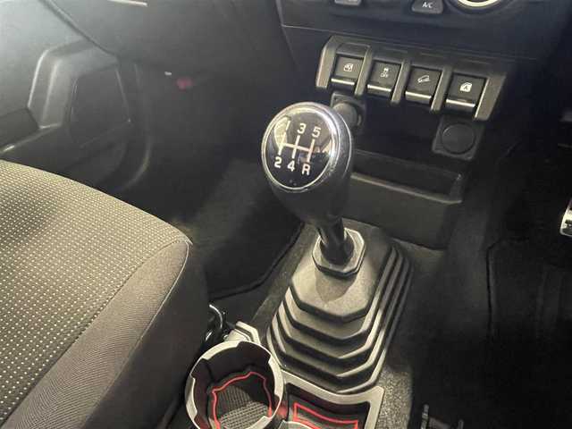 スズキ ジムニー XC 大阪府 2021(令3)年 1万km ジャングルグリーン 5MT/純正8型ナビ フルセグTV CD DVD BT/バックカメラ/ETC/前後ドラレコ/スマートキー 2個/衝突被害軽減ブレーキ/クルーズコントロール/レーンアシスト/オートマチックハイビーム/LEDオートヘッドライト/フォグライト/背面タイヤ/ステアリングリモコン/シートヒーター/ダウンヒルアシストコントロール/革巻きステアリング/W サイド カーテン エアバッグ/保証書 取説 ナビ取説/禁煙車