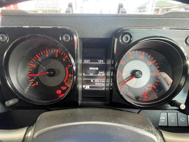 スズキ ジムニー XC 大阪府 2021(令3)年 1万km ジャングルグリーン 5MT/純正8型ナビ フルセグTV CD DVD BT/バックカメラ/ETC/前後ドラレコ/スマートキー 2個/衝突被害軽減ブレーキ/クルーズコントロール/レーンアシスト/オートマチックハイビーム/LEDオートヘッドライト/フォグライト/背面タイヤ/ステアリングリモコン/シートヒーター/ダウンヒルアシストコントロール/革巻きステアリング/W サイド カーテン エアバッグ/保証書 取説 ナビ取説/禁煙車