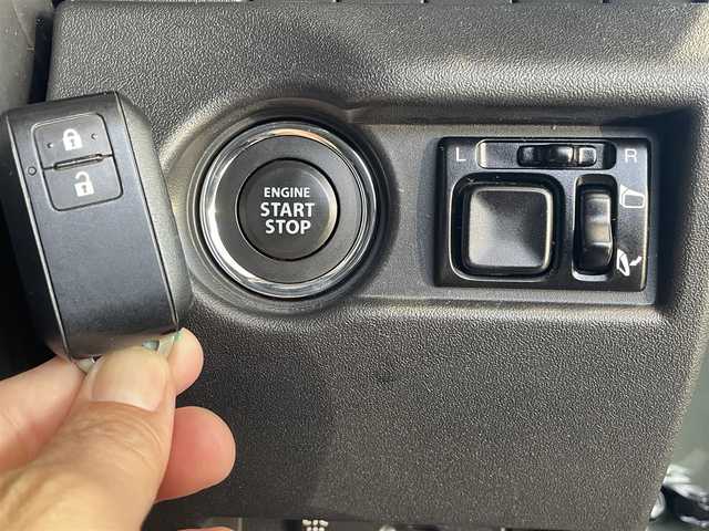 スズキ ジムニー XC 大阪府 2021(令3)年 1万km ジャングルグリーン 5MT/純正8型ナビ フルセグTV CD DVD BT/バックカメラ/ETC/前後ドラレコ/スマートキー 2個/衝突被害軽減ブレーキ/クルーズコントロール/レーンアシスト/オートマチックハイビーム/LEDオートヘッドライト/フォグライト/背面タイヤ/ステアリングリモコン/シートヒーター/ダウンヒルアシストコントロール/革巻きステアリング/W サイド カーテン エアバッグ/保証書 取説 ナビ取説/禁煙車