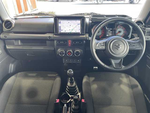 スズキ ジムニー XC 大阪府 2021(令3)年 1万km ジャングルグリーン 5MT/純正8型ナビ フルセグTV CD DVD BT/バックカメラ/ETC/前後ドラレコ/スマートキー 2個/衝突被害軽減ブレーキ/クルーズコントロール/レーンアシスト/オートマチックハイビーム/LEDオートヘッドライト/フォグライト/背面タイヤ/ステアリングリモコン/シートヒーター/ダウンヒルアシストコントロール/革巻きステアリング/W サイド カーテン エアバッグ/保証書 取説 ナビ取説/禁煙車