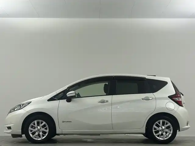 日産 ノート e－パワー X Vセレクション 埼玉県 2019(令1)年 6万km ブリリアントホワイトパール 純正ナビ　フルセグ　ＣＤ／ＤＶＤ　Ｂｌｕｅｔｏｏｔｈ　アラウンドビューモニター　デジタルインナーミラー　ＬＥＤヘッドライト　レーンキープアシスト　コーナーセンサー　ドライブレコーダー　スマートキー