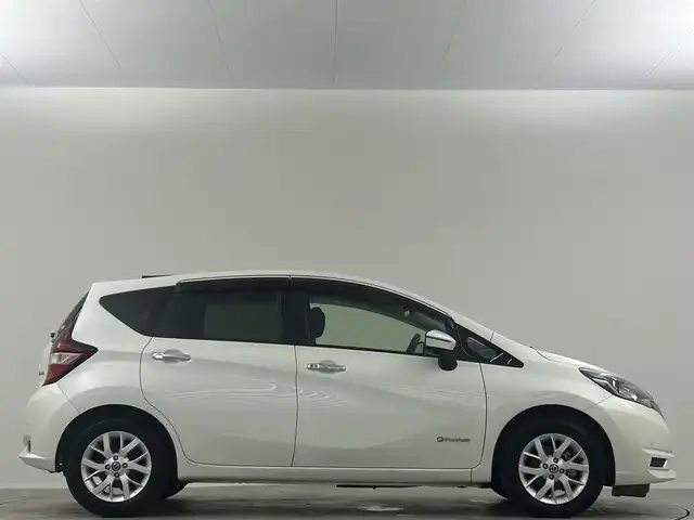 日産 ノート e－パワー X Vセレクション 埼玉県 2019(令1)年 6万km ブリリアントホワイトパール 純正ナビ　フルセグ　ＣＤ／ＤＶＤ　Ｂｌｕｅｔｏｏｔｈ　アラウンドビューモニター　デジタルインナーミラー　ＬＥＤヘッドライト　レーンキープアシスト　コーナーセンサー　ドライブレコーダー　スマートキー