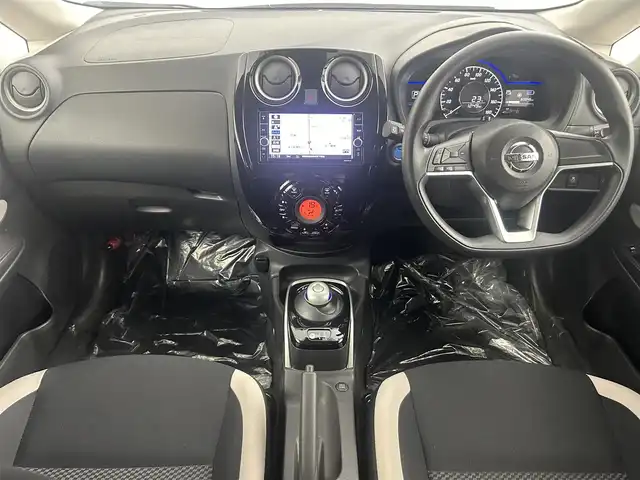 日産 ノート e－パワー X Vセレクション 埼玉県 2019(令1)年 6万km ブリリアントホワイトパール 純正ナビ　フルセグ　ＣＤ／ＤＶＤ　Ｂｌｕｅｔｏｏｔｈ　アラウンドビューモニター　デジタルインナーミラー　ＬＥＤヘッドライト　レーンキープアシスト　コーナーセンサー　ドライブレコーダー　スマートキー