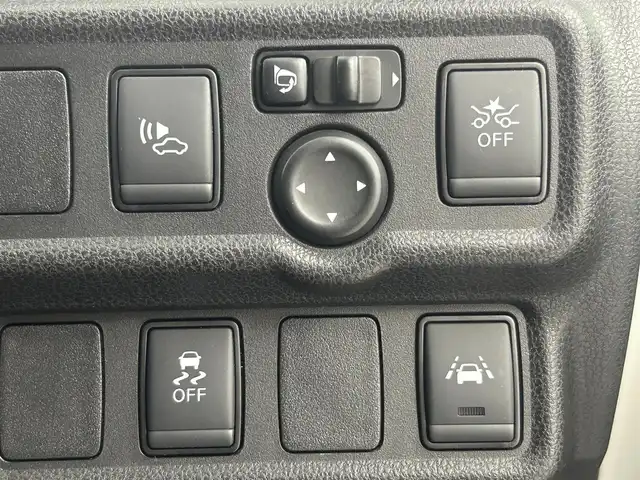 日産 ノート e－パワー X Vセレクション 埼玉県 2019(令1)年 6万km ブリリアントホワイトパール 純正ナビ　フルセグ　ＣＤ／ＤＶＤ　Ｂｌｕｅｔｏｏｔｈ　アラウンドビューモニター　デジタルインナーミラー　ＬＥＤヘッドライト　レーンキープアシスト　コーナーセンサー　ドライブレコーダー　スマートキー