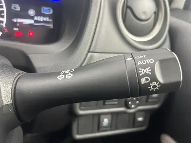 日産 ノート e－パワー X Vセレクション 埼玉県 2019(令1)年 6万km ブリリアントホワイトパール 純正ナビ　フルセグ　ＣＤ／ＤＶＤ　Ｂｌｕｅｔｏｏｔｈ　アラウンドビューモニター　デジタルインナーミラー　ＬＥＤヘッドライト　レーンキープアシスト　コーナーセンサー　ドライブレコーダー　スマートキー