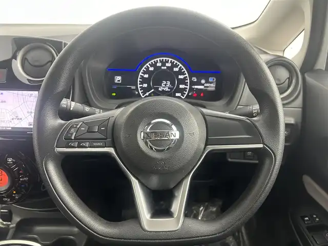 日産 ノート e－パワー X Vセレクション 埼玉県 2019(令1)年 6万km ブリリアントホワイトパール 純正ナビ　フルセグ　ＣＤ／ＤＶＤ　Ｂｌｕｅｔｏｏｔｈ　アラウンドビューモニター　デジタルインナーミラー　ＬＥＤヘッドライト　レーンキープアシスト　コーナーセンサー　ドライブレコーダー　スマートキー