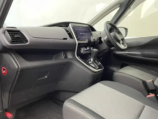 日産 セレナ ハイウェイスター V 滋賀県 2021(令3)年 7.8万km ダークメタルグレー 禁煙車/純正ナビ/CD/DVD/Bluetooth/フルセグテレビ/全方位カメラ/プロパイロット/両側パワースライドドア/革巻きステアリング/ETC2.0/コーナーセンサー/オートライト/ウィンカーミラー/ブレーキホールド