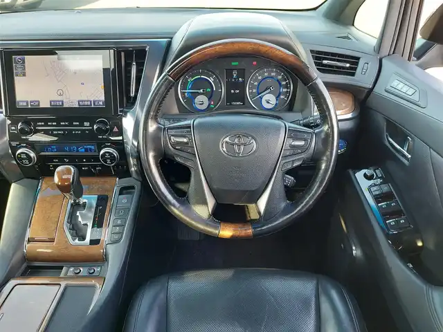 トヨタ アルファードハイブリット エグゼクティブ ラウンジ 東京都 2017(平29)年 13.2万km ブラック ４WD/ツインムーンルーフ/レーダークルーズコントロール/インテリジェントクリアランスソナー/プリクラッシュセーフティシステム/パノラミックビューモニター/電動リアゲート/３列シート/リアエンターテインメント/運転席シートメモリー機能/前席シートヒーター/前席パワーシート/後席ロールサンシェード/前後ドライブレコーダー(CSD-790FHG)/純正フロアマット/フリップダウンモニター/純正メモリナビ/フルセグTV/Bluetooth接続/ビルトインETC/純正LEDヘッドライト/保証書/ドアバイザー/カーテンエアバッグ
