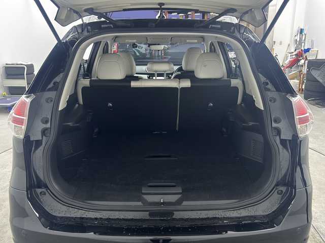 日産 エクストレイル モード・プレミア 兵庫県 2016(平28)年 7万km ダイヤモンドブラック ・純正ナビ/Bluetooth/CD/DVD/TV/・全方位カメラ/・前後ドライブレコーダー/・ビルドインETC2.0/・前後コーナーセンサー/・クルーズコントロール/・パーキングアシスト/・盗難防止装置/・エマージェンシーブレーキ/・革シート/・シートヒーター（D席＋N席）/・ステアリングリモコン/・社外18インチアルミホイール/・LEDヘッドライト/・オートライト/・スマートキー/・アイドリングストップ/・Wエアバッグ/・純正フロアマット