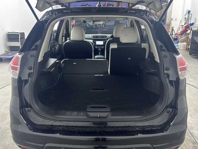 日産 エクストレイル モード・プレミア 兵庫県 2016(平28)年 7万km ダイヤモンドブラック ・純正ナビ/Bluetooth/CD/DVD/TV/・全方位カメラ/・前後ドライブレコーダー/・ビルドインETC2.0/・前後コーナーセンサー/・クルーズコントロール/・パーキングアシスト/・盗難防止装置/・エマージェンシーブレーキ/・革シート/・シートヒーター（D席＋N席）/・ステアリングリモコン/・社外18インチアルミホイール/・LEDヘッドライト/・オートライト/・スマートキー/・アイドリングストップ/・Wエアバッグ/・純正フロアマット