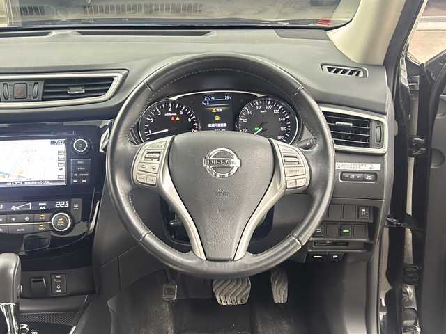 日産 エクストレイル モード・プレミア 兵庫県 2016(平28)年 7万km ダイヤモンドブラック ・純正ナビ/Bluetooth/CD/DVD/TV/・全方位カメラ/・前後ドライブレコーダー/・ビルドインETC2.0/・前後コーナーセンサー/・クルーズコントロール/・パーキングアシスト/・盗難防止装置/・エマージェンシーブレーキ/・革シート/・シートヒーター（D席＋N席）/・ステアリングリモコン/・社外18インチアルミホイール/・LEDヘッドライト/・オートライト/・スマートキー/・アイドリングストップ/・Wエアバッグ/・純正フロアマット