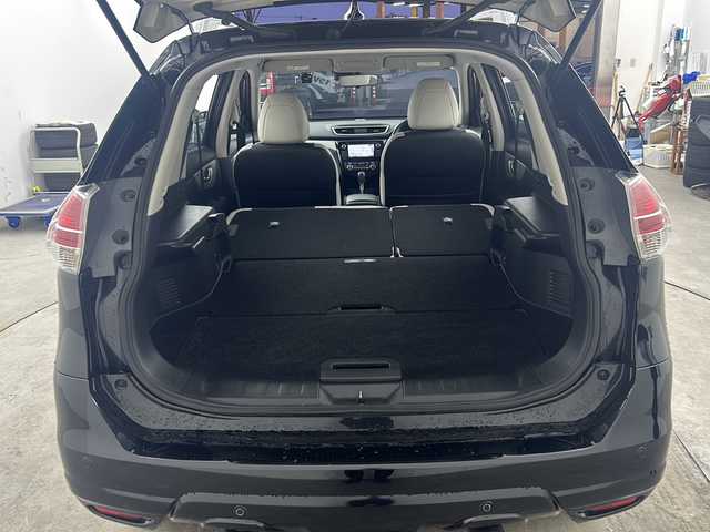 日産 エクストレイル モード・プレミア 兵庫県 2016(平28)年 7万km ダイヤモンドブラック ・純正ナビ/Bluetooth/CD/DVD/TV/・全方位カメラ/・前後ドライブレコーダー/・ビルドインETC2.0/・前後コーナーセンサー/・クルーズコントロール/・パーキングアシスト/・盗難防止装置/・エマージェンシーブレーキ/・革シート/・シートヒーター（D席＋N席）/・ステアリングリモコン/・社外18インチアルミホイール/・LEDヘッドライト/・オートライト/・スマートキー/・アイドリングストップ/・Wエアバッグ/・純正フロアマット