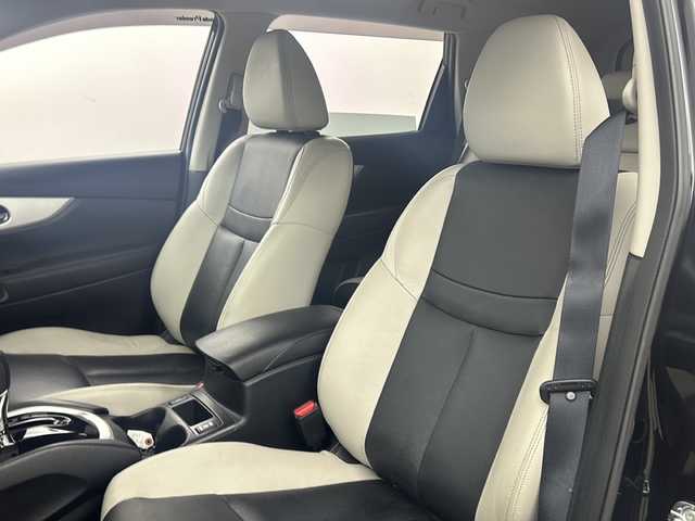 日産 エクストレイル モード・プレミア 兵庫県 2016(平28)年 7万km ダイヤモンドブラック ・純正ナビ/Bluetooth/CD/DVD/TV/・全方位カメラ/・前後ドライブレコーダー/・ビルドインETC2.0/・前後コーナーセンサー/・クルーズコントロール/・パーキングアシスト/・盗難防止装置/・エマージェンシーブレーキ/・革シート/・シートヒーター（D席＋N席）/・ステアリングリモコン/・社外18インチアルミホイール/・LEDヘッドライト/・オートライト/・スマートキー/・アイドリングストップ/・Wエアバッグ/・純正フロアマット