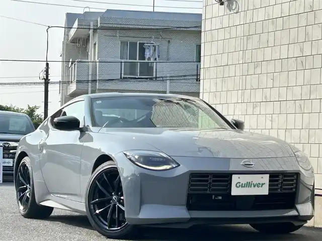 日産 フェアレディ Ｚ バージョンS 埼玉県 2024(令6)年 0.2万km ステルスグレー/スーパーブラック ワンオーナー/外部検査済み/6MTモデル/登録時走行1608km/ボディカラー：ステルスグレーII/ツートンルーフ/純正ナビゲーション/Bluetooth/バックカメラ/フロアマット/純正3連メーター/専用RAYS鍛造19インチアルミ/レーダークルーズコントロール/衝突軽減ブレーキ/LEDヘッドライト/FRコーナーセンサー/スリップコントロール/スペアキー/新車保証書/取扱説明書