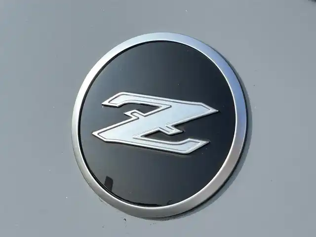日産 フェアレディ Ｚ バージョンS 埼玉県 2024(令6)年 0.2万km ステルスグレー/スーパーブラック ワンオーナー/外部検査済み/6MTモデル/登録時走行1608km/ボディカラー：ステルスグレーII/ツートンルーフ/純正ナビゲーション/Bluetooth/バックカメラ/フロアマット/純正3連メーター/専用RAYS鍛造19インチアルミ/レーダークルーズコントロール/衝突軽減ブレーキ/LEDヘッドライト/FRコーナーセンサー/スリップコントロール/スペアキー/新車保証書/取扱説明書