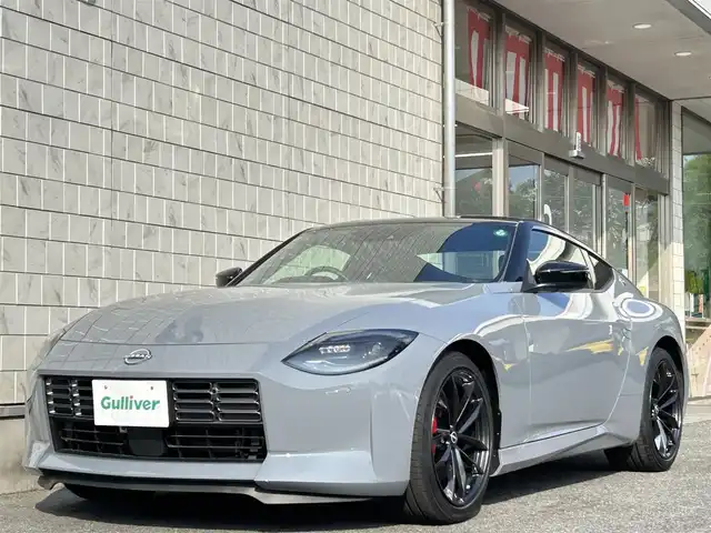 日産 フェアレディ Ｚ バージョンS 埼玉県 2024(令6)年 0.2万km ステルスグレー/スーパーブラック ワンオーナー/外部検査済み/6MTモデル/登録時走行1608km/ボディカラー：ステルスグレーII/ツートンルーフ/純正ナビゲーション/Bluetooth/バックカメラ/フロアマット/純正3連メーター/専用RAYS鍛造19インチアルミ/レーダークルーズコントロール/衝突軽減ブレーキ/LEDヘッドライト/FRコーナーセンサー/スリップコントロール/スペアキー/新車保証書/取扱説明書