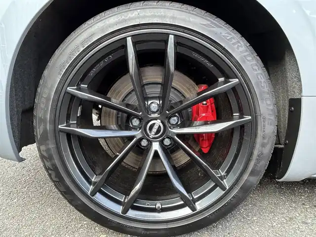 日産 フェアレディ Ｚ バージョンS 埼玉県 2024(令6)年 0.2万km ステルスグレー/スーパーブラック ワンオーナー/外部検査済み/6MTモデル/登録時走行1608km/ボディカラー：ステルスグレーII/ツートンルーフ/純正ナビゲーション/Bluetooth/バックカメラ/フロアマット/純正3連メーター/専用RAYS鍛造19インチアルミ/レーダークルーズコントロール/衝突軽減ブレーキ/LEDヘッドライト/FRコーナーセンサー/スリップコントロール/スペアキー/新車保証書/取扱説明書