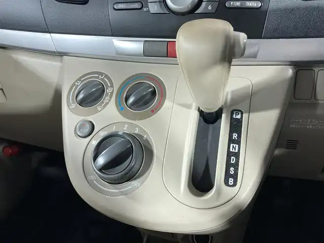 ダイハツ ムーヴ X スペシャル 沖縄県 2011(平23)年 7万km パールホワイトⅢ 禁煙車/純正オーディオ/　ＣＤ再生　ＡＭ　ＦＭ/電動格納ミラー/エアコン/キーレス/ライトレベライザー/ベンチシート/横滑り防止装置/ＡＢＳ/パワーステアリング/パワーウィンドウ/取扱説明書