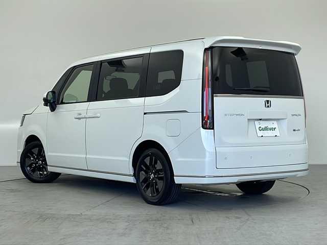 ホンダ ステップワゴン スパーダ eHEV 愛知県 2025(令7)年 0.1千km プラチナホワイトパール ・登録済未使用車/・純正11.4インチナビ/・Bluetooth/フルセグTV/CD/DVD/AppleCarPlay/・ハーフレザーシート/・D/Nシートヒーター/・パワーバックドア/・両側パワースライドドア/・2列目オットマン/・パドルシフト/・オートブレーキホールド/・オートLEDヘッドライト/・フォグライト/・スマートキー×２/・純正16インチアルミホイール/・サイド/カーテンエアバッグ/【ホンダセンシング】/・衝突軽減ブレーキ/・オートハイビーム/・誤発進抑制機能/・後方誤発進抑制機能/・路外逸脱警報機能/・アダプティブクルーズコントロール/・車線維持支援システム/・歩行者事故低減ステアリング^/・先行車発進お知らせ機能/・標識認識機能