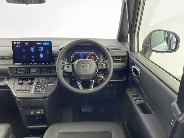 ホンダ ステップワゴン スパーダ eHEV 愛知県 2025(令7)年 0.1千km プラチナホワイトパール ・登録済未使用車/・純正11.4インチナビ/・Bluetooth/フルセグTV/CD/DVD/AppleCarPlay/・ハーフレザーシート/・D/Nシートヒーター/・パワーバックドア/・両側パワースライドドア/・2列目オットマン/・パドルシフト/・オートブレーキホールド/・オートLEDヘッドライト/・フォグライト/・スマートキー×２/・純正16インチアルミホイール/・サイド/カーテンエアバッグ/【ホンダセンシング】/・衝突軽減ブレーキ/・オートハイビーム/・誤発進抑制機能/・後方誤発進抑制機能/・路外逸脱警報機能/・アダプティブクルーズコントロール/・車線維持支援システム/・歩行者事故低減ステアリング^/・先行車発進お知らせ機能/・標識認識機能