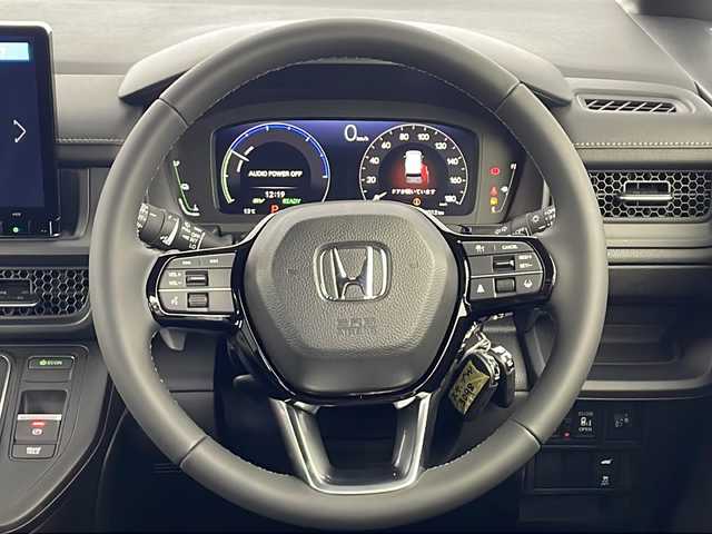 ホンダ ステップワゴン スパーダ eHEV 愛知県 2025(令7)年 0.1千km プラチナホワイトパール ・登録済未使用車/・純正11.4インチナビ/・Bluetooth/フルセグTV/CD/DVD/AppleCarPlay/・ハーフレザーシート/・D/Nシートヒーター/・パワーバックドア/・両側パワースライドドア/・2列目オットマン/・パドルシフト/・オートブレーキホールド/・オートLEDヘッドライト/・フォグライト/・スマートキー×２/・純正16インチアルミホイール/・サイド/カーテンエアバッグ/【ホンダセンシング】/・衝突軽減ブレーキ/・オートハイビーム/・誤発進抑制機能/・後方誤発進抑制機能/・路外逸脱警報機能/・アダプティブクルーズコントロール/・車線維持支援システム/・歩行者事故低減ステアリング^/・先行車発進お知らせ機能/・標識認識機能