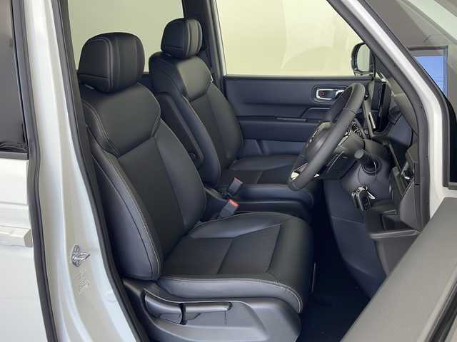 ホンダ ステップワゴン スパーダ eHEV 愛知県 2025(令7)年 0.1千km プラチナホワイトパール ・登録済未使用車/・純正11.4インチナビ/・Bluetooth/フルセグTV/CD/DVD/AppleCarPlay/・ハーフレザーシート/・D/Nシートヒーター/・パワーバックドア/・両側パワースライドドア/・2列目オットマン/・パドルシフト/・オートブレーキホールド/・オートLEDヘッドライト/・フォグライト/・スマートキー×２/・純正16インチアルミホイール/・サイド/カーテンエアバッグ/【ホンダセンシング】/・衝突軽減ブレーキ/・オートハイビーム/・誤発進抑制機能/・後方誤発進抑制機能/・路外逸脱警報機能/・アダプティブクルーズコントロール/・車線維持支援システム/・歩行者事故低減ステアリング^/・先行車発進お知らせ機能/・標識認識機能