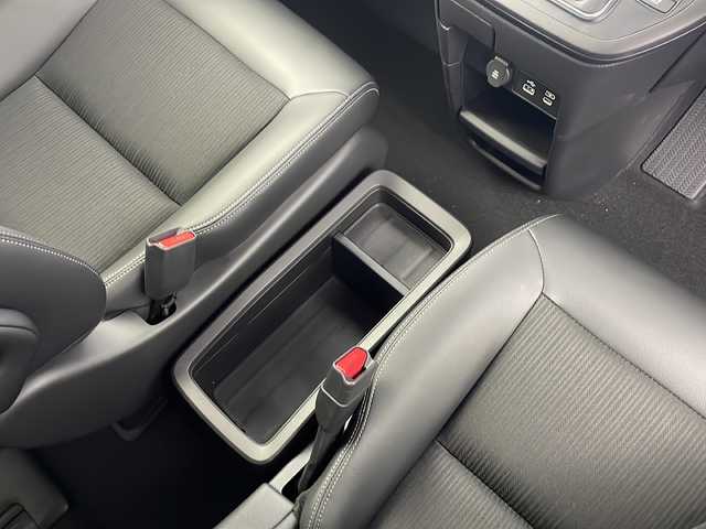 ホンダ ステップワゴン スパーダ eHEV 愛知県 2025(令7)年 0.1千km プラチナホワイトパール ・登録済未使用車/・純正11.4インチナビ/・Bluetooth/フルセグTV/CD/DVD/AppleCarPlay/・ハーフレザーシート/・D/Nシートヒーター/・パワーバックドア/・両側パワースライドドア/・2列目オットマン/・パドルシフト/・オートブレーキホールド/・オートLEDヘッドライト/・フォグライト/・スマートキー×２/・純正16インチアルミホイール/・サイド/カーテンエアバッグ/【ホンダセンシング】/・衝突軽減ブレーキ/・オートハイビーム/・誤発進抑制機能/・後方誤発進抑制機能/・路外逸脱警報機能/・アダプティブクルーズコントロール/・車線維持支援システム/・歩行者事故低減ステアリング^/・先行車発進お知らせ機能/・標識認識機能