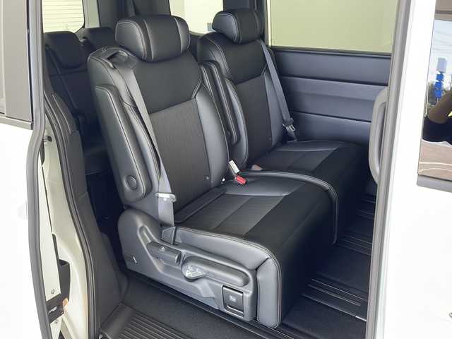 ホンダ ステップワゴン スパーダ eHEV 愛知県 2025(令7)年 0.1千km プラチナホワイトパール ・登録済未使用車/・純正11.4インチナビ/・Bluetooth/フルセグTV/CD/DVD/AppleCarPlay/・ハーフレザーシート/・D/Nシートヒーター/・パワーバックドア/・両側パワースライドドア/・2列目オットマン/・パドルシフト/・オートブレーキホールド/・オートLEDヘッドライト/・フォグライト/・スマートキー×２/・純正16インチアルミホイール/・サイド/カーテンエアバッグ/【ホンダセンシング】/・衝突軽減ブレーキ/・オートハイビーム/・誤発進抑制機能/・後方誤発進抑制機能/・路外逸脱警報機能/・アダプティブクルーズコントロール/・車線維持支援システム/・歩行者事故低減ステアリング^/・先行車発進お知らせ機能/・標識認識機能