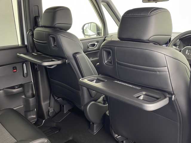 ホンダ ステップワゴン スパーダ eHEV 愛知県 2025(令7)年 0.1千km プラチナホワイトパール ・登録済未使用車/・純正11.4インチナビ/・Bluetooth/フルセグTV/CD/DVD/AppleCarPlay/・ハーフレザーシート/・D/Nシートヒーター/・パワーバックドア/・両側パワースライドドア/・2列目オットマン/・パドルシフト/・オートブレーキホールド/・オートLEDヘッドライト/・フォグライト/・スマートキー×２/・純正16インチアルミホイール/・サイド/カーテンエアバッグ/【ホンダセンシング】/・衝突軽減ブレーキ/・オートハイビーム/・誤発進抑制機能/・後方誤発進抑制機能/・路外逸脱警報機能/・アダプティブクルーズコントロール/・車線維持支援システム/・歩行者事故低減ステアリング^/・先行車発進お知らせ機能/・標識認識機能