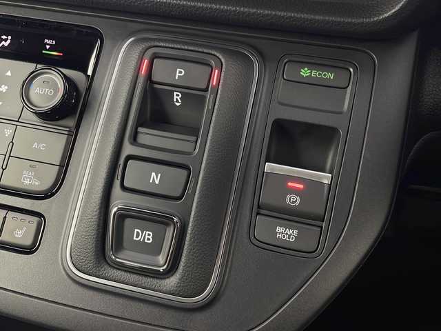 ホンダ ステップワゴン スパーダ eHEV 愛知県 2025(令7)年 0.1千km プラチナホワイトパール ・登録済未使用車/・純正11.4インチナビ/・Bluetooth/フルセグTV/CD/DVD/AppleCarPlay/・ハーフレザーシート/・D/Nシートヒーター/・パワーバックドア/・両側パワースライドドア/・2列目オットマン/・パドルシフト/・オートブレーキホールド/・オートLEDヘッドライト/・フォグライト/・スマートキー×２/・純正16インチアルミホイール/・サイド/カーテンエアバッグ/【ホンダセンシング】/・衝突軽減ブレーキ/・オートハイビーム/・誤発進抑制機能/・後方誤発進抑制機能/・路外逸脱警報機能/・アダプティブクルーズコントロール/・車線維持支援システム/・歩行者事故低減ステアリング^/・先行車発進お知らせ機能/・標識認識機能