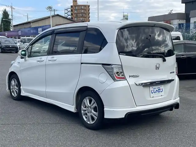 ホンダ フリード ハイブリット ジャストセレクション 東京都 2013(平25)年 6.5万km ホワイトオーキッドパール (株)IDOMが運営する【じしゃロン昭島店】の自社ローン専用車両になります。こちらは現金またはオートローンご利用時の価格です。自社ローンご希望の方は別途その旨お申付け下さい/インター純正ナビ/BT/DVD/CD/ワンセグTV/バックカメラ/フリップダウンモニター/電動格納ミラー/ドアバイザー/ビルトインETC/両側パワースライドドア/MUGENフロアマット