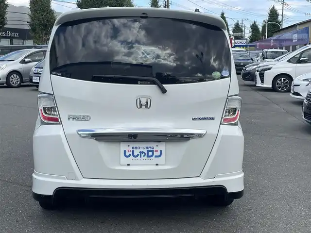 ホンダ フリード ハイブリット ジャストセレクション 東京都 2013(平25)年 6.5万km ホワイトオーキッドパール (株)IDOMが運営する【じしゃロン昭島店】の自社ローン専用車両になります。こちらは現金またはオートローンご利用時の価格です。自社ローンご希望の方は別途その旨お申付け下さい/インター純正ナビ/BT/DVD/CD/ワンセグTV/バックカメラ/フリップダウンモニター/電動格納ミラー/ドアバイザー/ビルトインETC/両側パワースライドドア/MUGENフロアマット