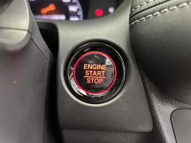 ホンダ ＺＲ－Ｖ Z 鹿児島県 2024(令6)年 2.1万km プラチナホワイトパール 禁煙車/純正9インチナビ(フルセグTV/Bluetooth)/全方位カメラ/ホンダセンシング/追従型クルーズコントロール/BOSEプレミアムサウンド/ブラインドスポットインフォメーション/後退出庫サポート/アダプティブドライビングビーム/運転席メモリー機能付きパワーシート/前席シートヒーター/前方ドライブレコーダー/ステアリングヒーター/本革シート/パワーバックドア/ワイヤレス充電/ETC/純正フロアマット/純正アルミホイール/LEDヘッドライト