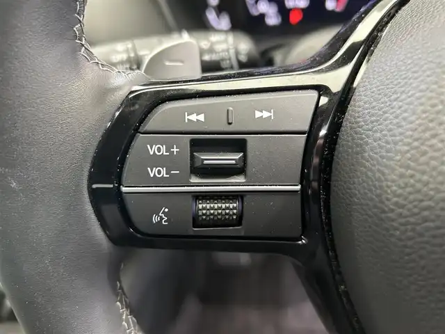 ホンダ ＺＲ－Ｖ Z 鹿児島県 2024(令6)年 2.1万km プラチナホワイトパール 禁煙車/純正9インチナビ(フルセグTV/Bluetooth)/全方位カメラ/ホンダセンシング/追従型クルーズコントロール/BOSEプレミアムサウンド/ブラインドスポットインフォメーション/後退出庫サポート/アダプティブドライビングビーム/運転席メモリー機能付きパワーシート/前席シートヒーター/前方ドライブレコーダー/ステアリングヒーター/本革シート/パワーバックドア/ワイヤレス充電/ETC/純正フロアマット/純正アルミホイール/LEDヘッドライト