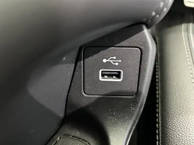 ホンダ ＺＲ－Ｖ Z 鹿児島県 2024(令6)年 2.1万km プラチナホワイトパール 禁煙車/純正9インチナビ(フルセグTV/Bluetooth)/全方位カメラ/ホンダセンシング/追従型クルーズコントロール/BOSEプレミアムサウンド/ブラインドスポットインフォメーション/後退出庫サポート/アダプティブドライビングビーム/運転席メモリー機能付きパワーシート/前席シートヒーター/前方ドライブレコーダー/ステアリングヒーター/本革シート/パワーバックドア/ワイヤレス充電/ETC/純正フロアマット/純正アルミホイール/LEDヘッドライト