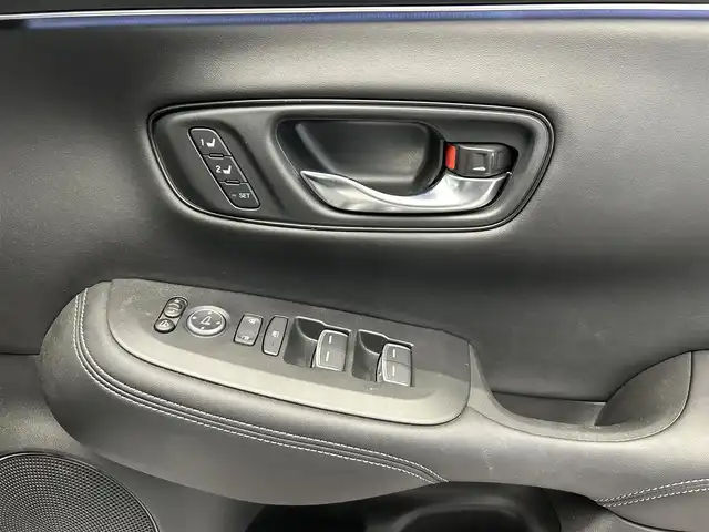 ホンダ ＺＲ－Ｖ Z 鹿児島県 2024(令6)年 2.1万km プラチナホワイトパール 禁煙車/純正9インチナビ(フルセグTV/Bluetooth)/全方位カメラ/ホンダセンシング/追従型クルーズコントロール/BOSEプレミアムサウンド/ブラインドスポットインフォメーション/後退出庫サポート/アダプティブドライビングビーム/運転席メモリー機能付きパワーシート/前席シートヒーター/前方ドライブレコーダー/ステアリングヒーター/本革シート/パワーバックドア/ワイヤレス充電/ETC/純正フロアマット/純正アルミホイール/LEDヘッドライト