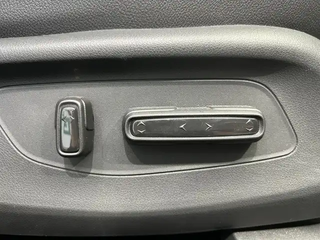 ホンダ ＺＲ－Ｖ Z 鹿児島県 2024(令6)年 2.1万km プラチナホワイトパール 禁煙車/純正9インチナビ(フルセグTV/Bluetooth)/全方位カメラ/ホンダセンシング/追従型クルーズコントロール/BOSEプレミアムサウンド/ブラインドスポットインフォメーション/後退出庫サポート/アダプティブドライビングビーム/運転席メモリー機能付きパワーシート/前席シートヒーター/前方ドライブレコーダー/ステアリングヒーター/本革シート/パワーバックドア/ワイヤレス充電/ETC/純正フロアマット/純正アルミホイール/LEDヘッドライト