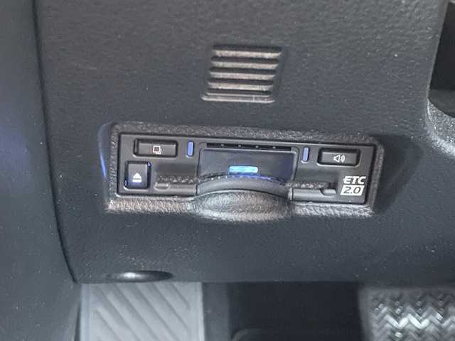 トヨタ ヴォクシー ハイブリッド S－Z 静岡県 2022(令4)年 6.4万km アティチュードブラックマイカ ●10.5インチ純正ディスプレイオーディオ(ナビ付き)/(フルセグ/CD/DVD/Bluetooth//AppleCarPlay/AndroidAuto)/●ハーフレザーシート/●前席シートヒーター/●全方位カメラ/●13.2インチフリップダウンモニター/●レーダークルーズコントロール/●パーキングアシスト/●ブラインドスポットモニター/●プリクラッシュセーフティ/●レーンキープアシスト/●前後クリアランスソナー/●電動パーキングブレーキ/●オートブレーキホールド/●LEDヘッドライト＆フォグランプ/●オートライト/●オートマチックハイビーム/●革巻きステアリング/●ステアリングスイッチ/●ステアリングヒーター/●ETC2.0/●前後ドライブレコーダー/●電動リアゲート/●両側パワースライドドア/●電動格納ウィンカーミラー/●スマートキー/●プッシュスタート/●純正フロアマット/●純正16インチアルミホイール/●ダブル＋サイドSRS＋ABS/●保証書/●取扱説明書