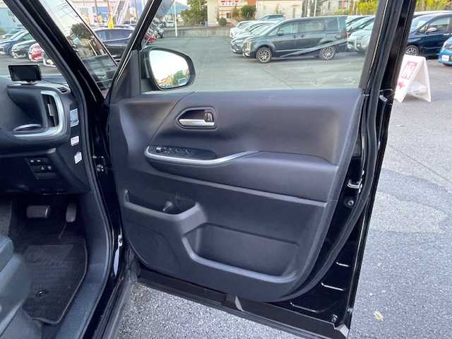 トヨタ ヴォクシー ハイブリッド S－Z 静岡県 2022(令4)年 6.4万km アティチュードブラックマイカ ●10.5インチ純正ディスプレイオーディオ(ナビ付き)/(フルセグ/CD/DVD/Bluetooth//AppleCarPlay/AndroidAuto)/●ハーフレザーシート/●前席シートヒーター/●全方位カメラ/●13.2インチフリップダウンモニター/●レーダークルーズコントロール/●パーキングアシスト/●ブラインドスポットモニター/●プリクラッシュセーフティ/●レーンキープアシスト/●前後クリアランスソナー/●電動パーキングブレーキ/●オートブレーキホールド/●LEDヘッドライト＆フォグランプ/●オートライト/●オートマチックハイビーム/●革巻きステアリング/●ステアリングスイッチ/●ステアリングヒーター/●ETC2.0/●前後ドライブレコーダー/●電動リアゲート/●両側パワースライドドア/●電動格納ウィンカーミラー/●スマートキー/●プッシュスタート/●純正フロアマット/●純正16インチアルミホイール/●ダブル＋サイドSRS＋ABS/●保証書/●取扱説明書