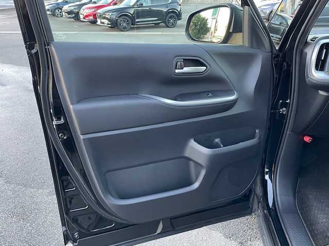 トヨタ ヴォクシー ハイブリッド S－Z 静岡県 2022(令4)年 6.4万km アティチュードブラックマイカ ●10.5インチ純正ディスプレイオーディオ(ナビ付き)/(フルセグ/CD/DVD/Bluetooth//AppleCarPlay/AndroidAuto)/●ハーフレザーシート/●前席シートヒーター/●全方位カメラ/●13.2インチフリップダウンモニター/●レーダークルーズコントロール/●パーキングアシスト/●ブラインドスポットモニター/●プリクラッシュセーフティ/●レーンキープアシスト/●前後クリアランスソナー/●電動パーキングブレーキ/●オートブレーキホールド/●LEDヘッドライト＆フォグランプ/●オートライト/●オートマチックハイビーム/●革巻きステアリング/●ステアリングスイッチ/●ステアリングヒーター/●ETC2.0/●前後ドライブレコーダー/●電動リアゲート/●両側パワースライドドア/●電動格納ウィンカーミラー/●スマートキー/●プッシュスタート/●純正フロアマット/●純正16インチアルミホイール/●ダブル＋サイドSRS＋ABS/●保証書/●取扱説明書