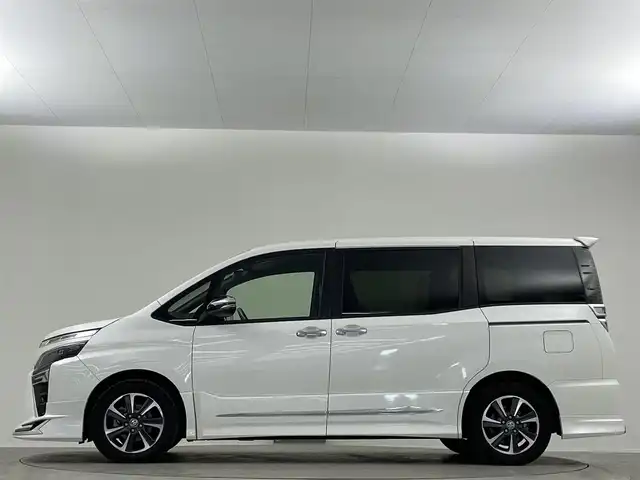 トヨタ ヴォクシー ZS 煌Ⅲ 埼玉県 2021(令3)年 5万km ホワイトパールクリスタルシャイン モデリスタ　純正９型ナビ　両側電動　ＥＴＣ　バックカメラ　フルセグＴＶ　ハーフレザーシート　純正１６インチアルミ　クルーズコントロール　ＬＥＤヘッドライト　衝突被害軽減　ＢＴ　ＵＳＢ端子