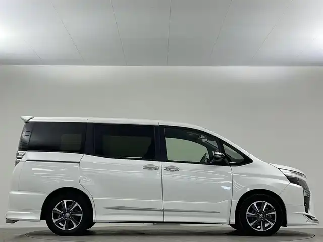 トヨタ ヴォクシー ZS 煌Ⅲ 埼玉県 2021(令3)年 5万km ホワイトパールクリスタルシャイン モデリスタ　純正９型ナビ　両側電動　ＥＴＣ　バックカメラ　フルセグＴＶ　ハーフレザーシート　純正１６インチアルミ　クルーズコントロール　ＬＥＤヘッドライト　衝突被害軽減　ＢＴ　ＵＳＢ端子