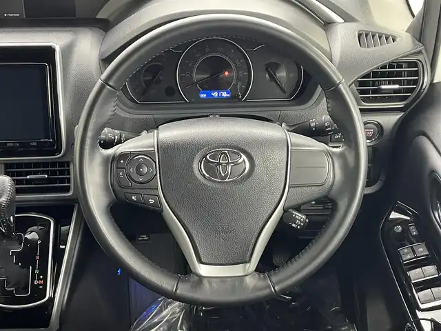 トヨタ ヴォクシー ZS 煌Ⅲ 埼玉県 2021(令3)年 5万km ホワイトパールクリスタルシャイン モデリスタ　純正９型ナビ　両側電動　ＥＴＣ　バックカメラ　フルセグＴＶ　ハーフレザーシート　純正１６インチアルミ　クルーズコントロール　ＬＥＤヘッドライト　衝突被害軽減　ＢＴ　ＵＳＢ端子